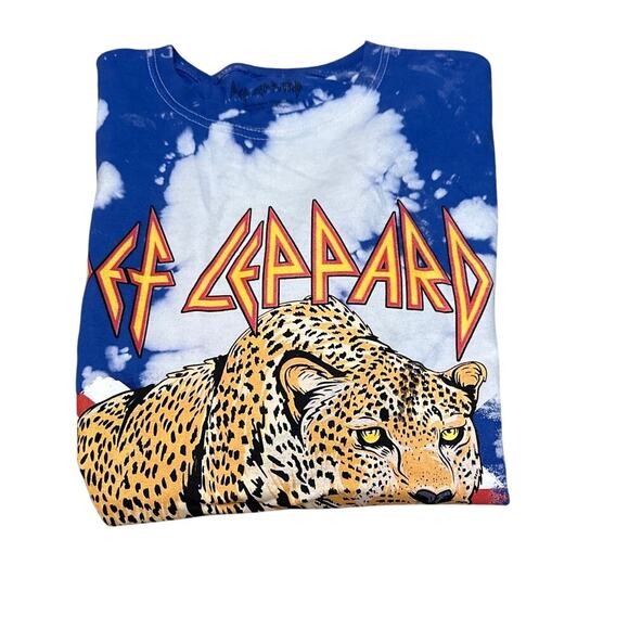 Def Leppard Graphic 'Animal' Print Tee Shirt Size SMALL New without tags - Picture 1 of 4